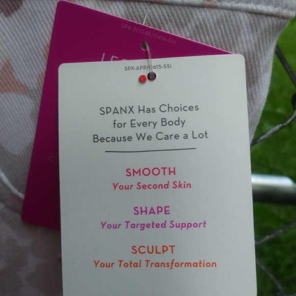 SOLD**SOLD**Spanx Leggings Jean-ish 🌺 - Picture 4 of 7